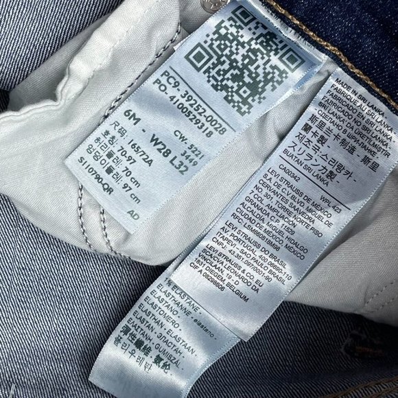 Levis Classic Bootcut Jeans Women 6 W28 L32 $70 Stretch Cotton Pockets 392520028 - Picture 7 of 14